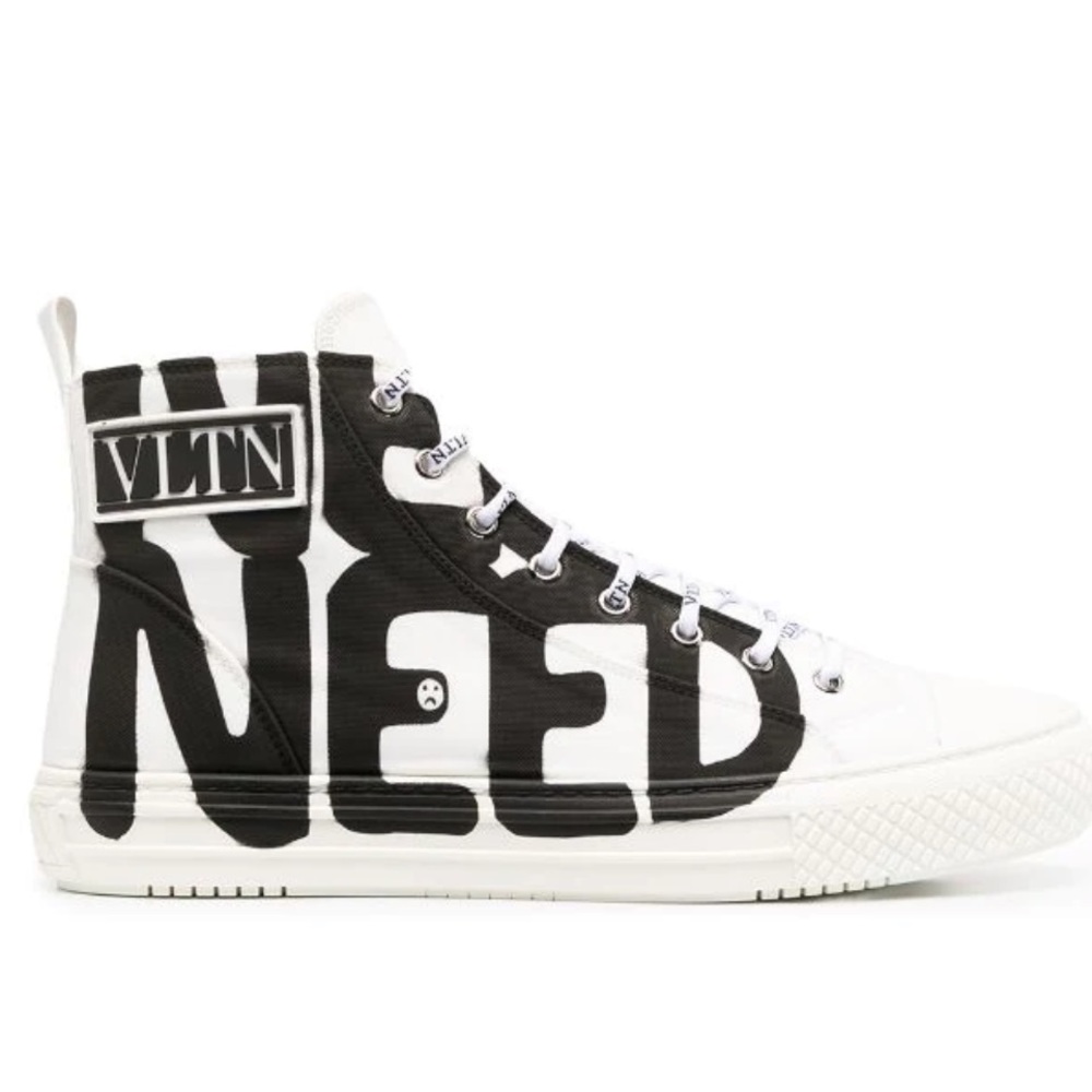 Valentino Garavani
Giggies Lovers Language high-top sneaker (No BOX)